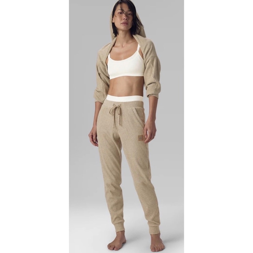 Alo Yoga Muse Ribbed Jogger in Tan Heathered Knit Sweatpants Large